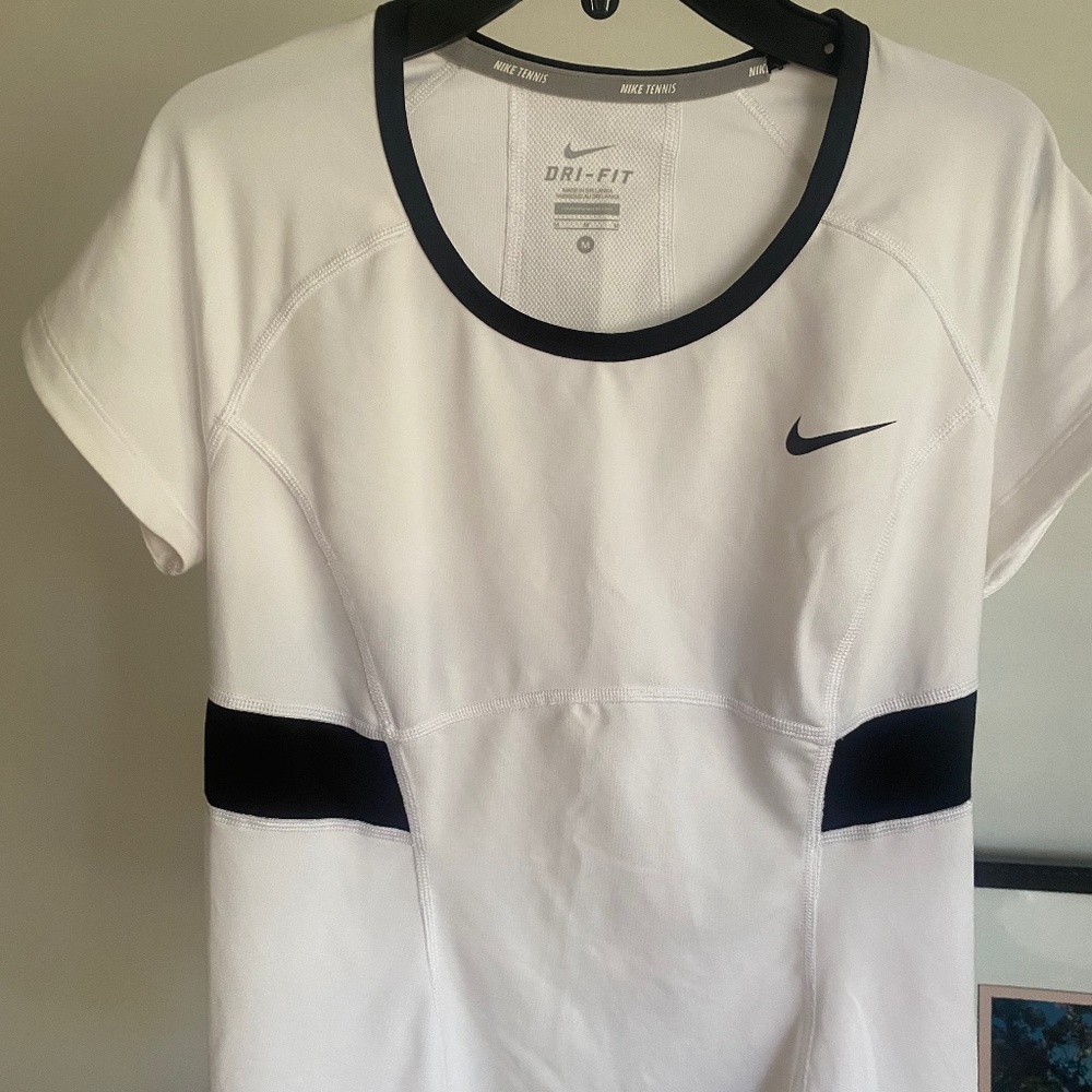 Like New - Nike Dri-Fit - Black and White Fitted TShirt - Medium